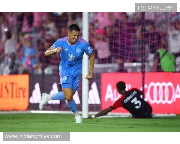 足球明星的收入揭秘：他们如何在绿茵场外赚取巨额财富