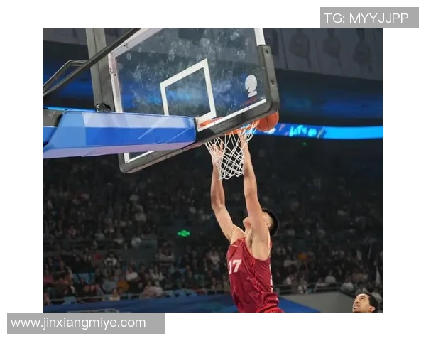 足球明星能否在篮球场上扣篮精彩视频大揭秘